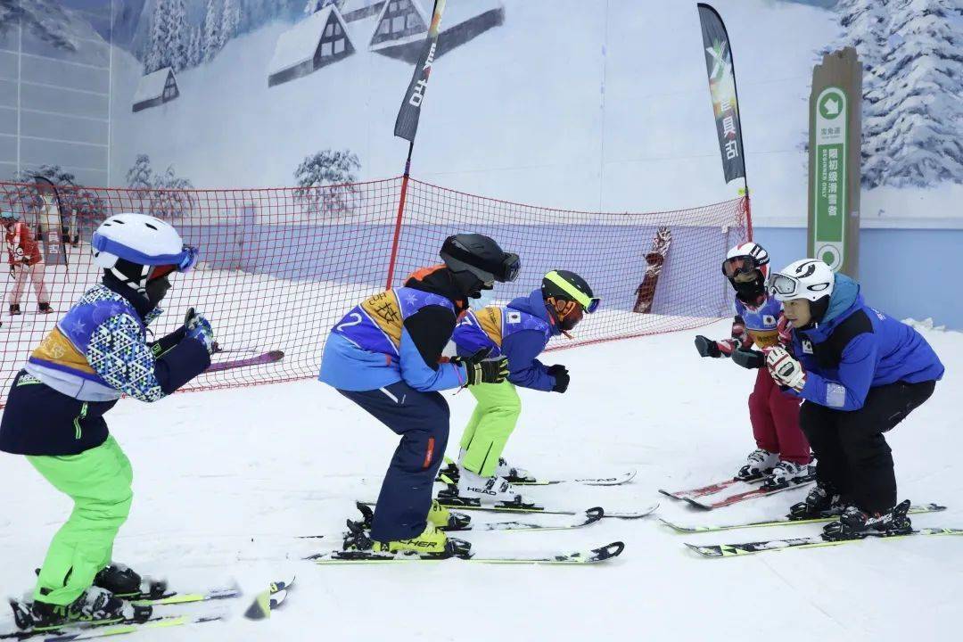 谈球吧体育超励志10岁滑雪小将用热爱和坚持演绎多彩人生(图4)