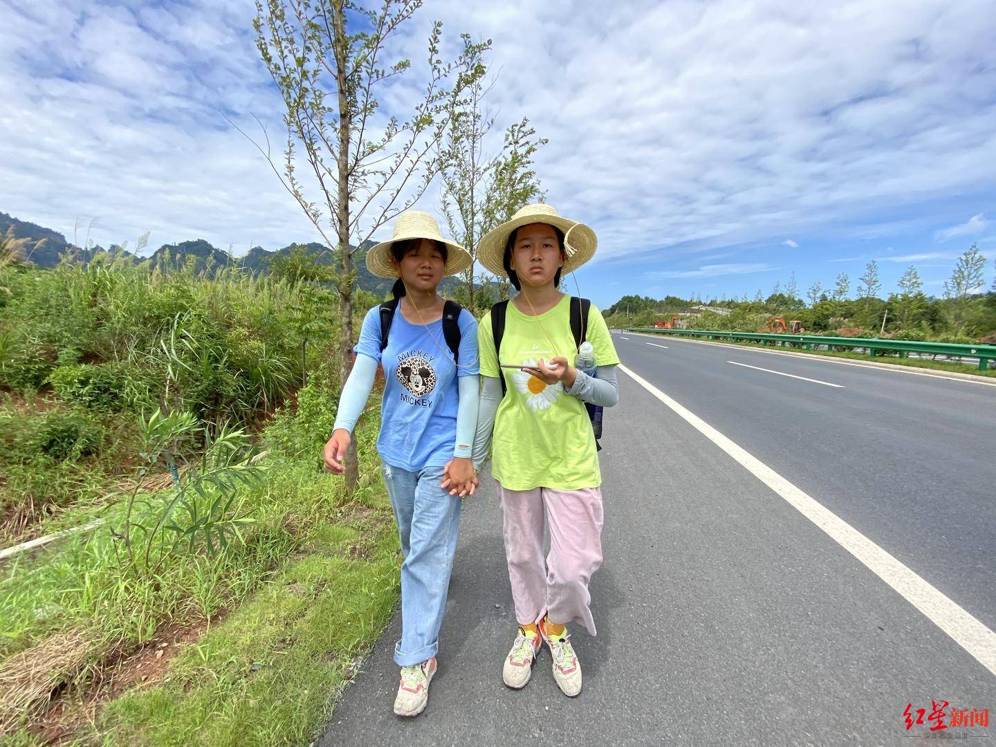 再婚爸爸暑假带女儿18天从安徽徒步到浙江，每年假期父女都相聚网友赞：真好