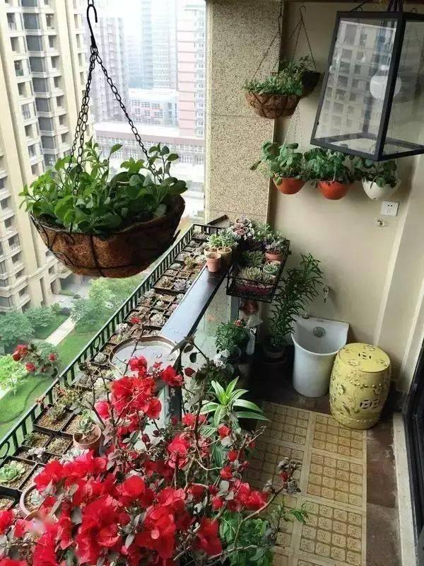 一个温馨舒适的花园阳台,让生活更小资.