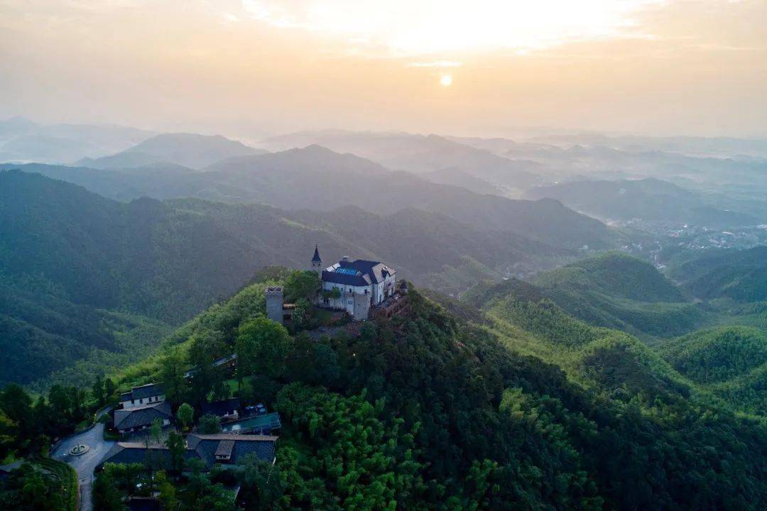 总有一个夏天  要去睡一次莫干山 2007年 南非小伙高天成发现这里的
