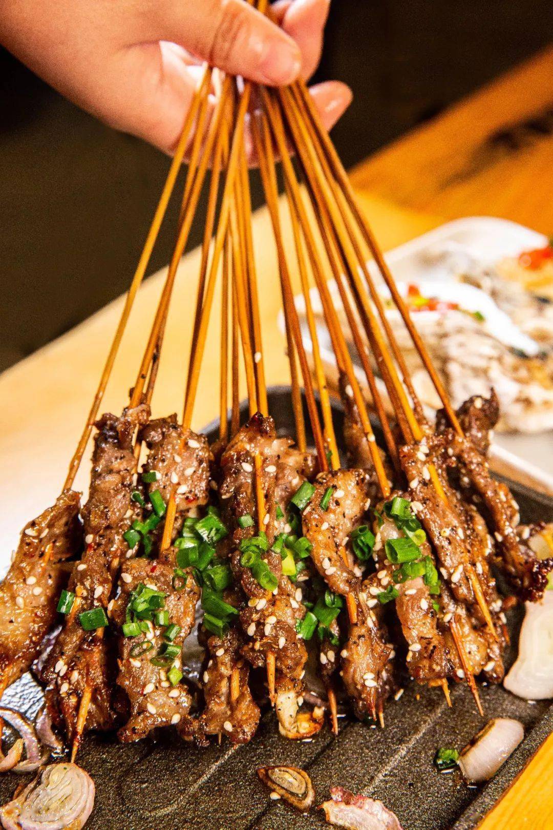 羔羊肉串|烧烤界“扛霸子”木屋烧烤又开新店！5.8折撸串喝酒