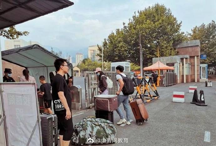 宿管|大学生时隔7个月返校，被宿管阿姨问懵