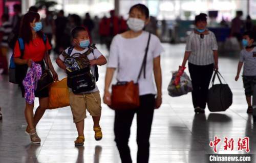 候车|福州：小朋友提前返乡备开学