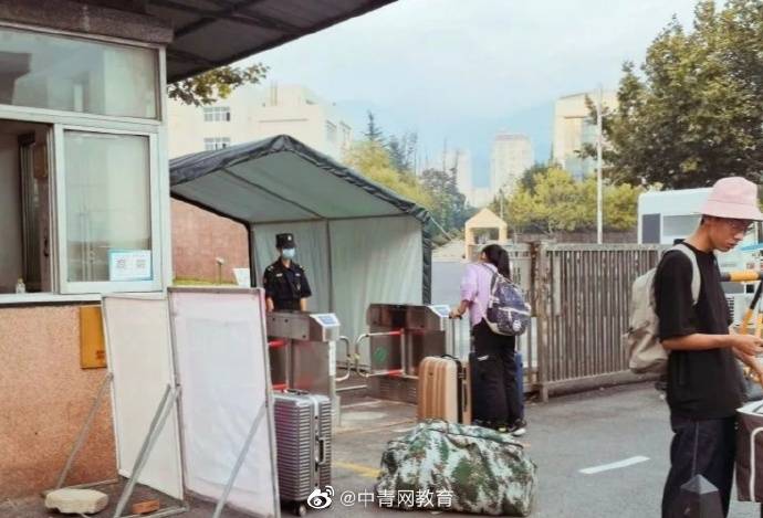宿管|大学生时隔7个月返校，被宿管阿姨问懵