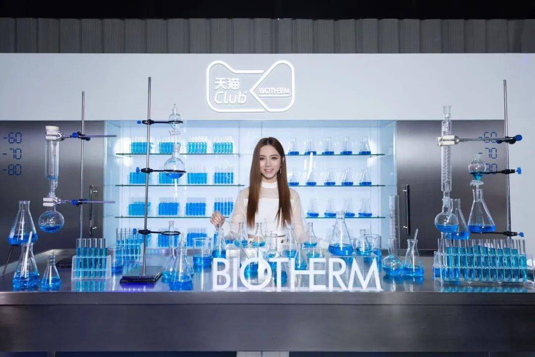 密室|和G.E.M.邓紫棋玩密室有意思，被她安利的小蓝瓶更有意思！