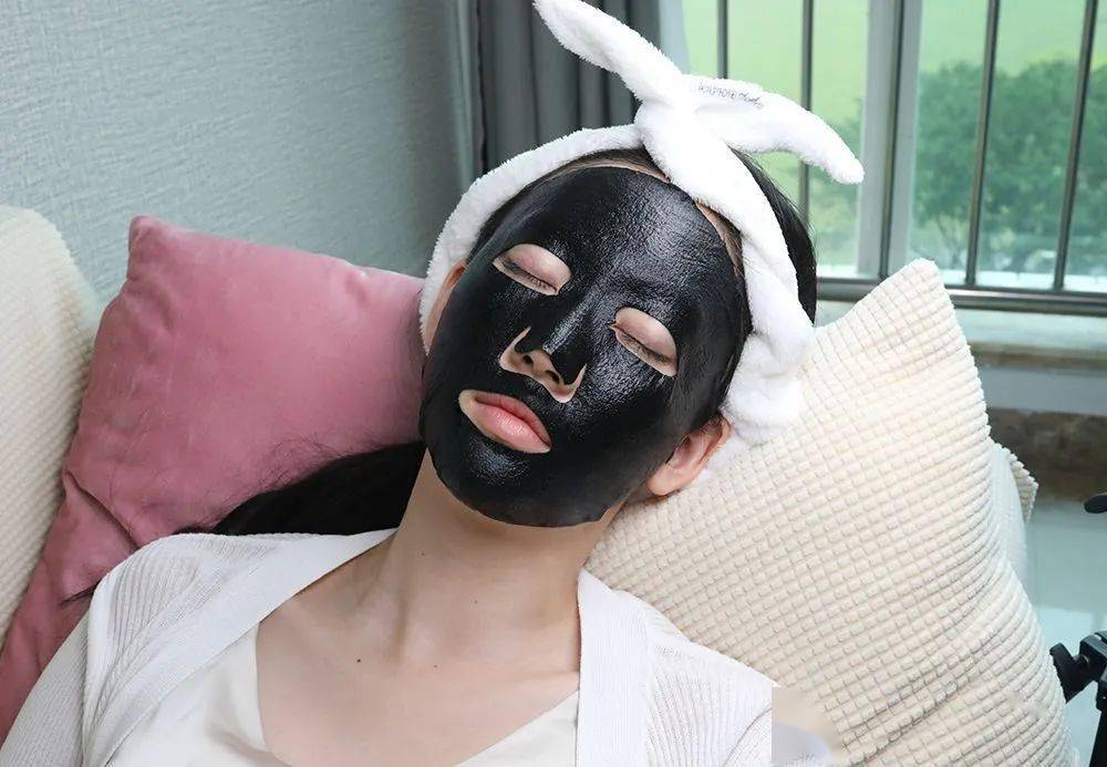 网友|“韩国第一绿茶”湿身照被扒！50岁撩到国民男神，网友酸哭：这女人段位太高！