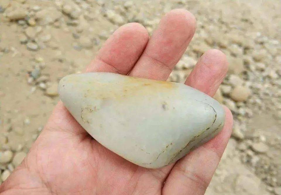 天价|2210万成交！这块天价籽料，火了！