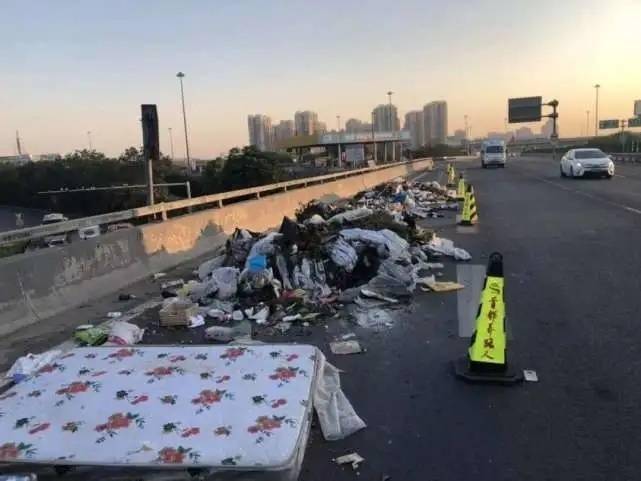 被告人|高速公路上倾倒10吨垃圾，北京一货车司机获刑3年