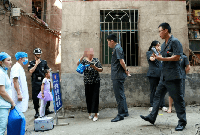 核心导读:8月4日,邵阳市大祥区人民法院集合35名干警依法强制执行了