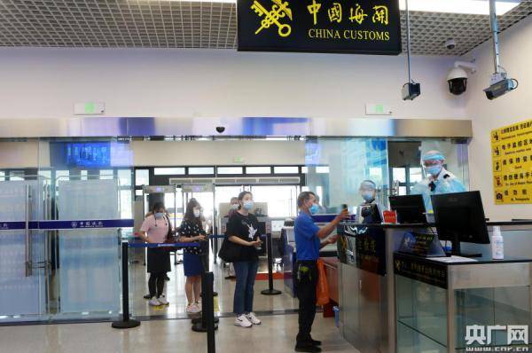 【拱北客运站8月4日起关闭——湾仔口岸航班停飞】粤澳口岸指的是哪里
