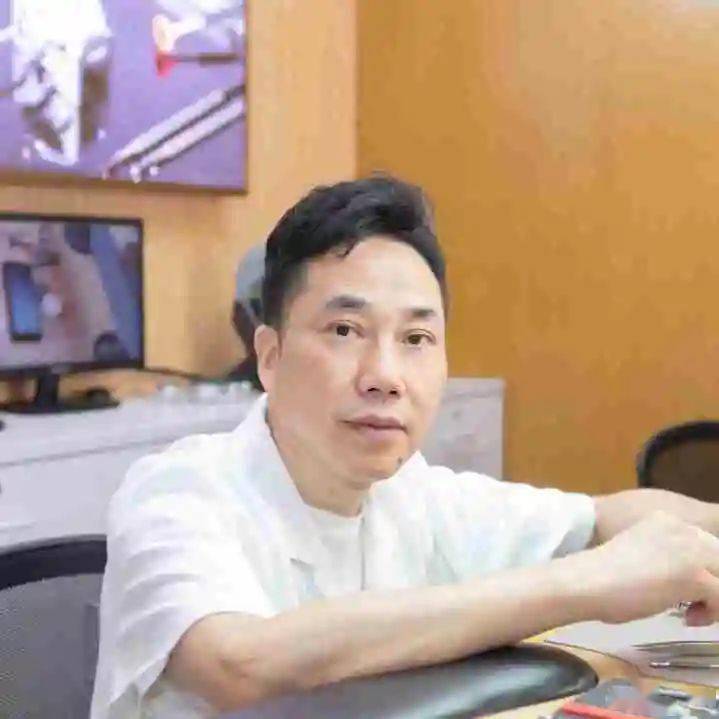 ��һ�¶����� | �߽�ʢʱ�ӱ�ά��ʦ���ں���Ƶ��