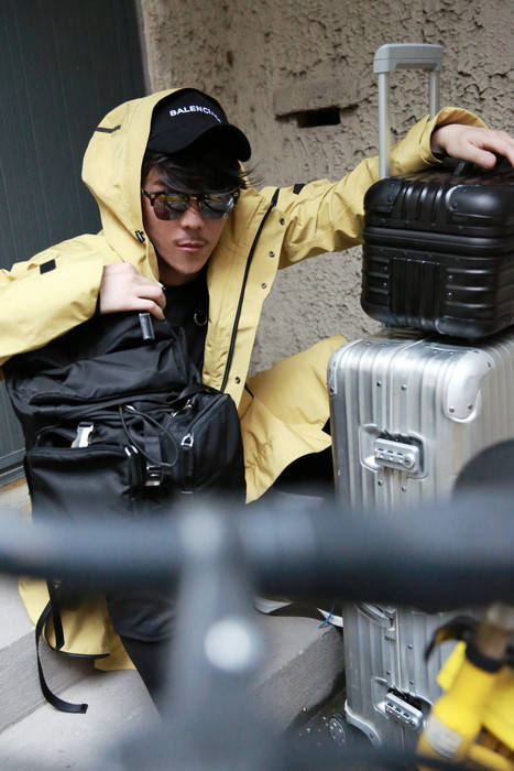 范景翔|范景翔接受直播挑战涨粉350万 戴墨镜“耍酷”背后故事让人动容