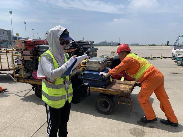 监装|看！机坪上乘风破“热浪”的小姐姐们