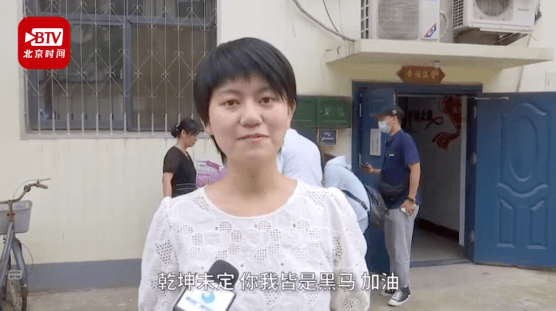 通知书|女生收到清华通知书说“考砸了” 网友惊呆：学霸的世界我不懂