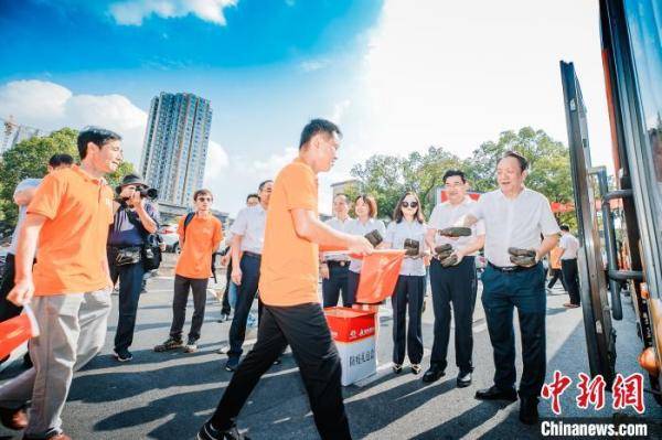 湖南省|湖南路桥142名员工包机赴格鲁吉亚复工复产