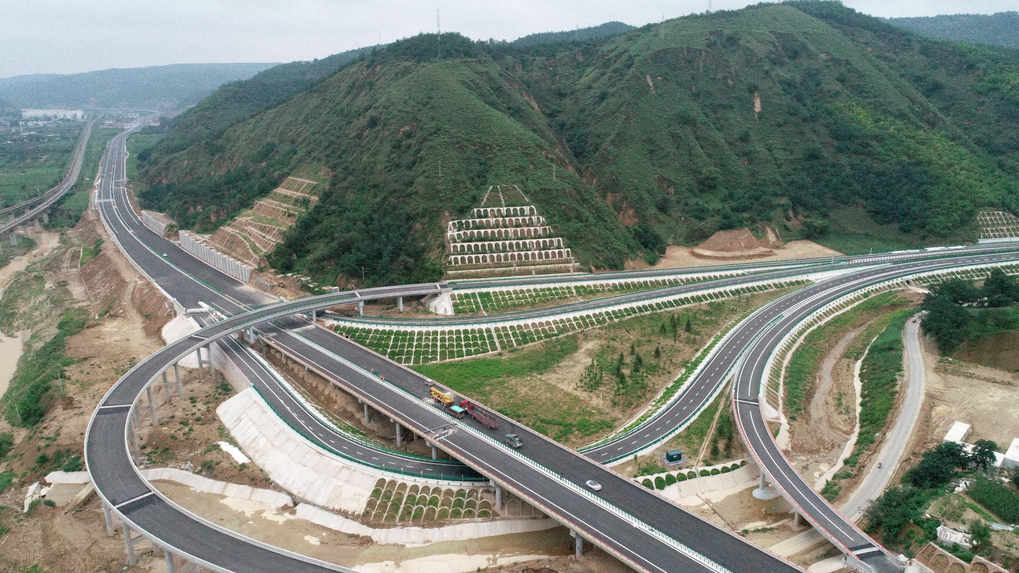 陕西:清子高速公路建设有序推进