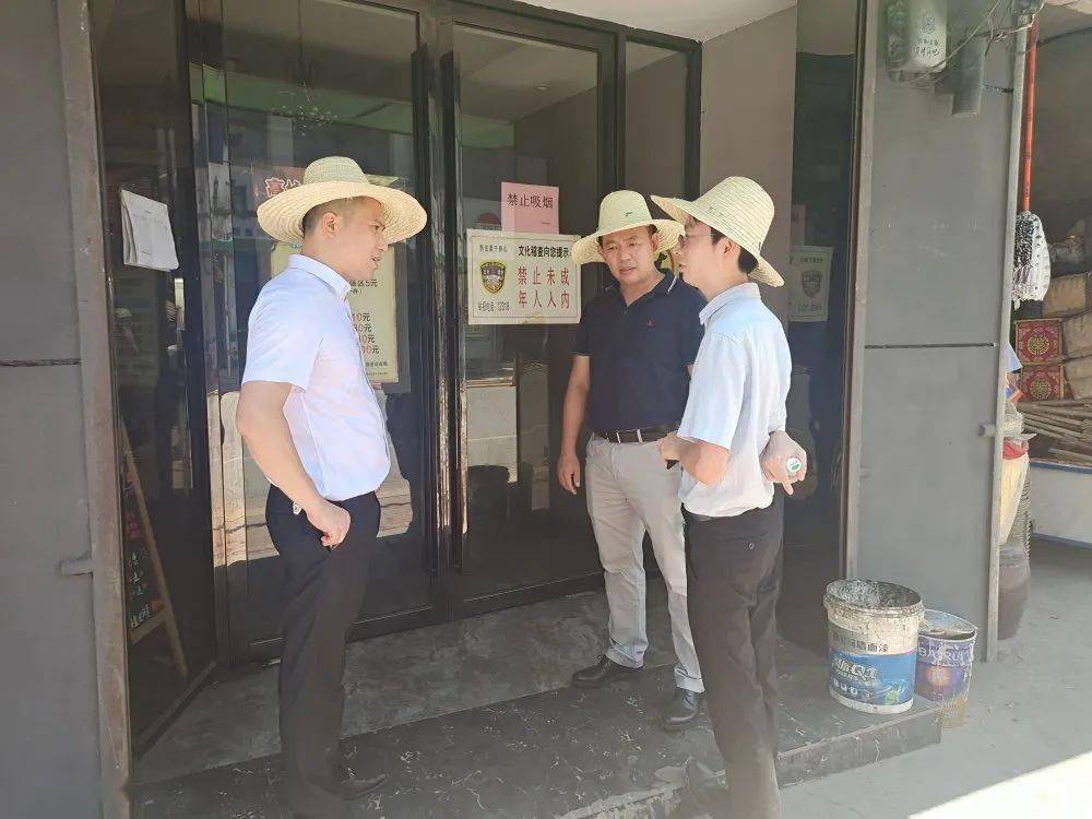 镇党委副书记,镇长唐欣督导文明城市创建工作