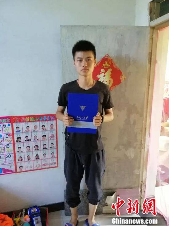 吴兴荣|收到浙江大学录取通知书时 他正在餐厅里刷盘子