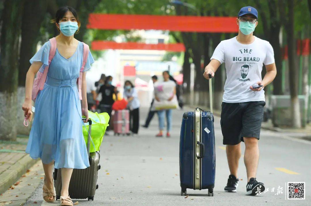 欢迎回家 武汉今年迎来首批返校大学生 校园