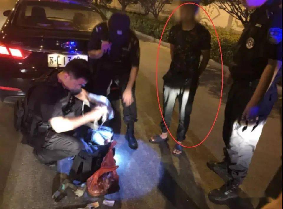 跳绳|女子遇劫匪，被抢走一根28块钱的跳绳