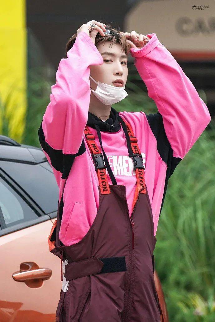 娜比|早秋第一件单品我选好了！是杨洋娜比都Pick的背带裤~