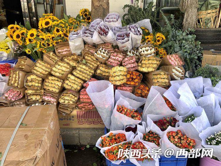 毕女士|七夕前夕红玫瑰稳居“C”位 西安鲜花、酒店市场生意火爆