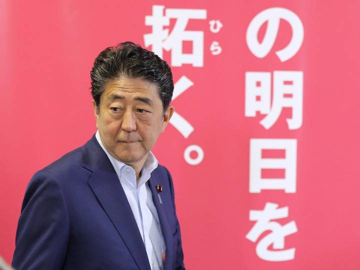 问题|国际观察|荣膺“最长命”首相，安倍最近却有点烦……