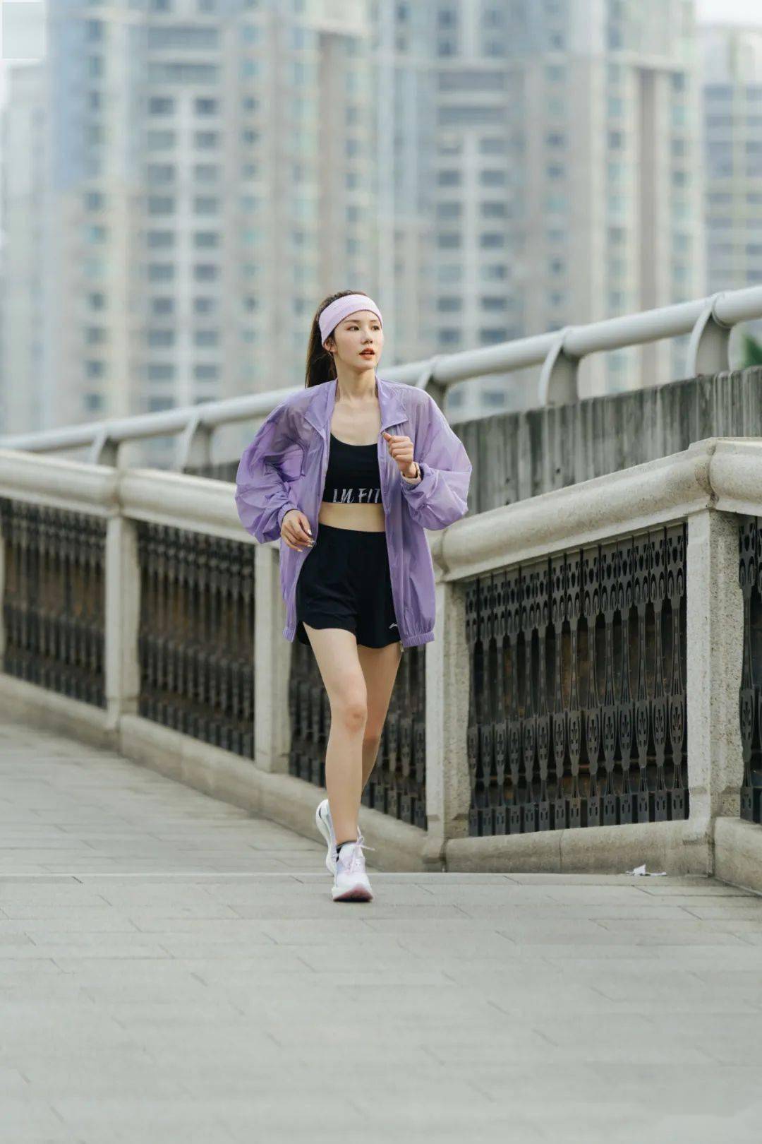 跑鞋|造型特辑 | 打破专业跑鞋“不时髦”的刻板印象,或许要看李宁「绝影」。
