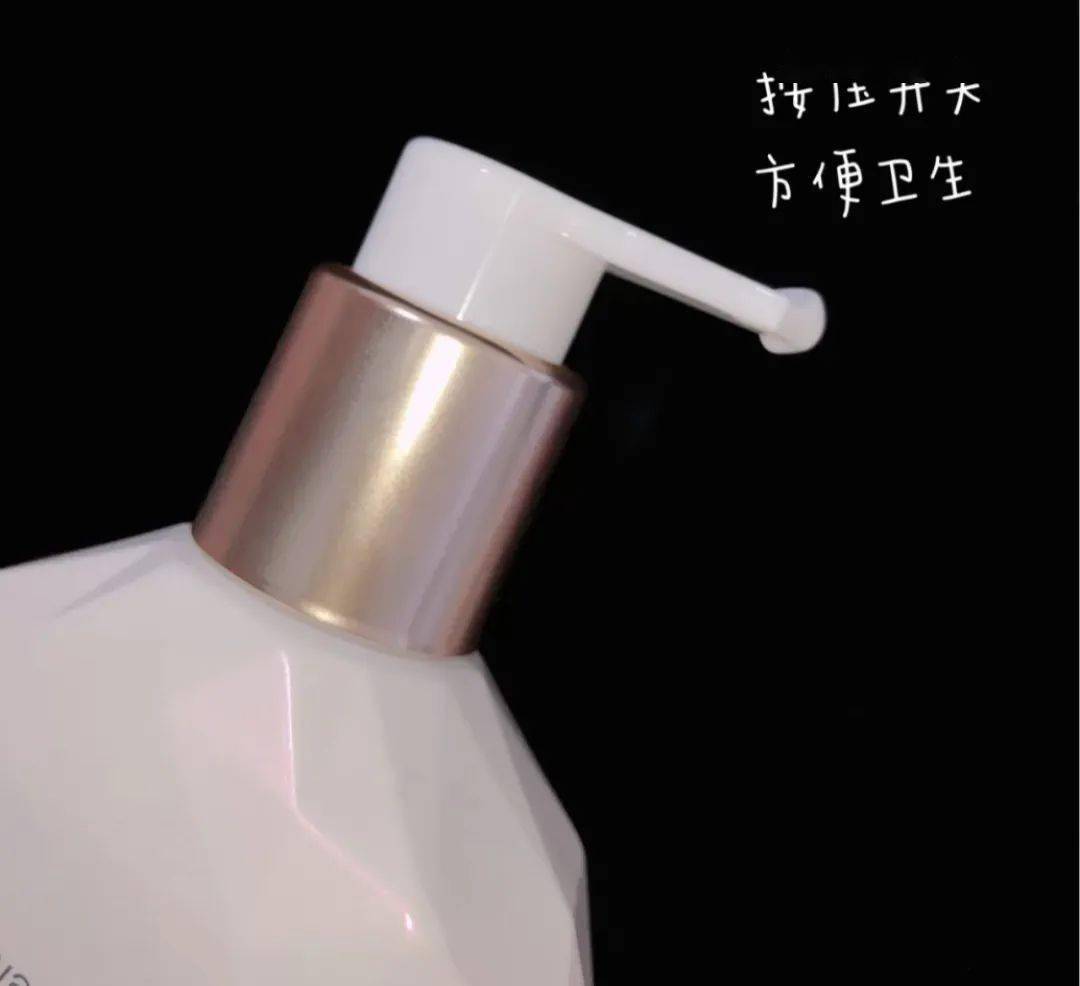 皮肤|白到发光的张雨绮性感冲出屏幕!这次成了“直女斩”