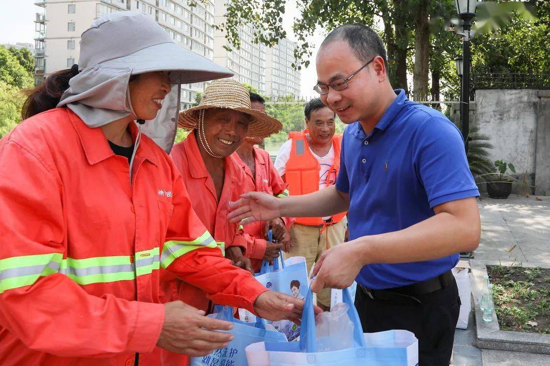 东明路街道第一总河长总河长副总河长履行总河长职责共同巡视辖区河道