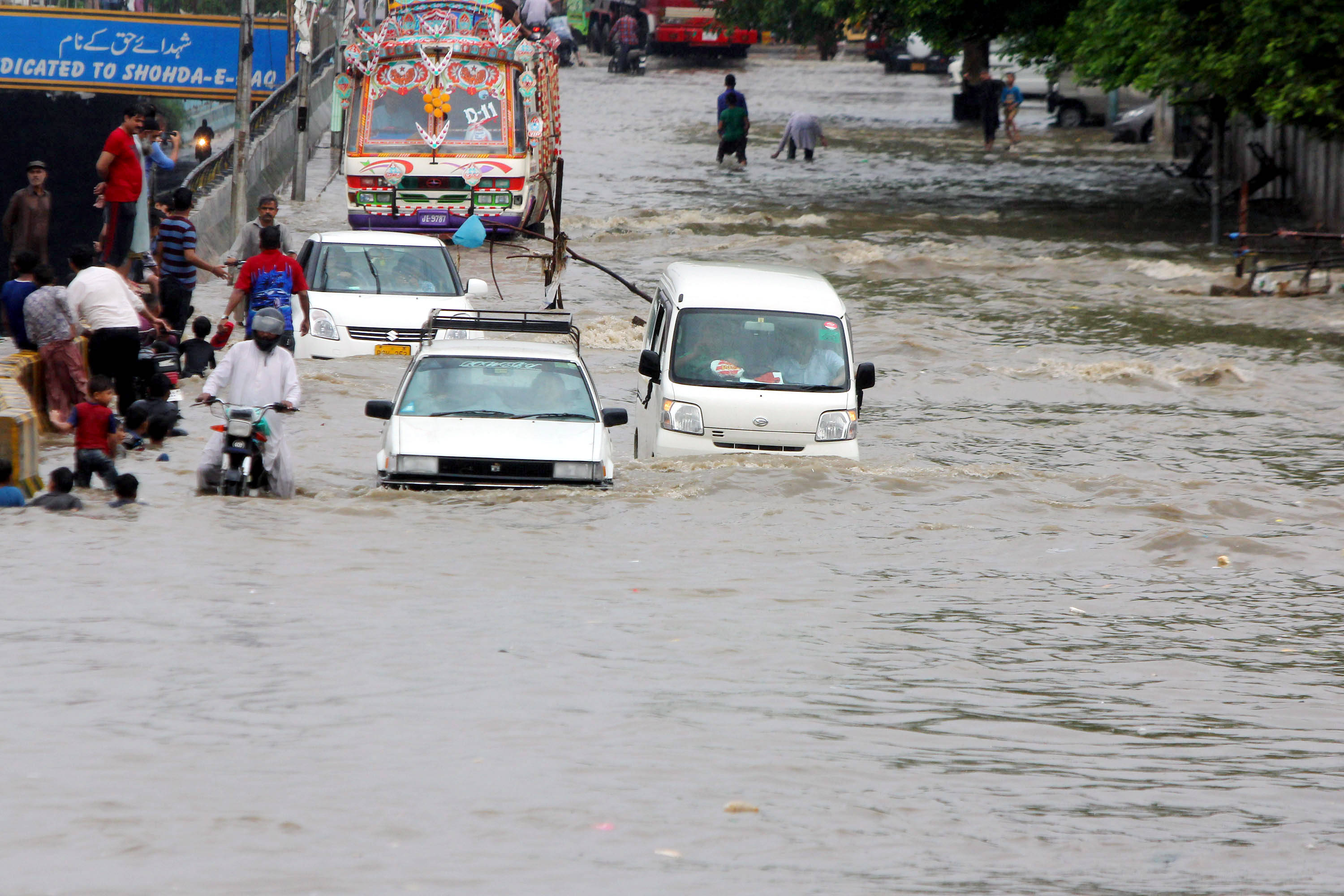亚搏手机在线登录入口-
巴基斯坦洪灾(图5)