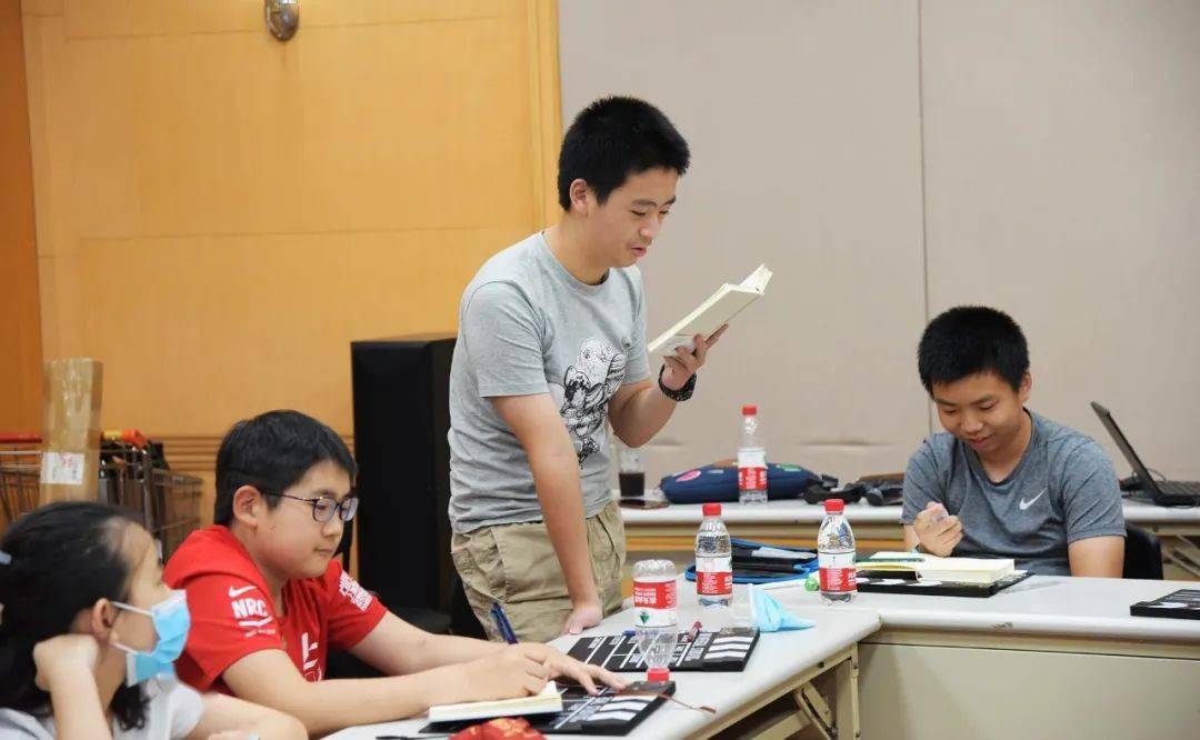 福尔摩斯|【大片预告】这些明星里说不定有你的同学哦！
