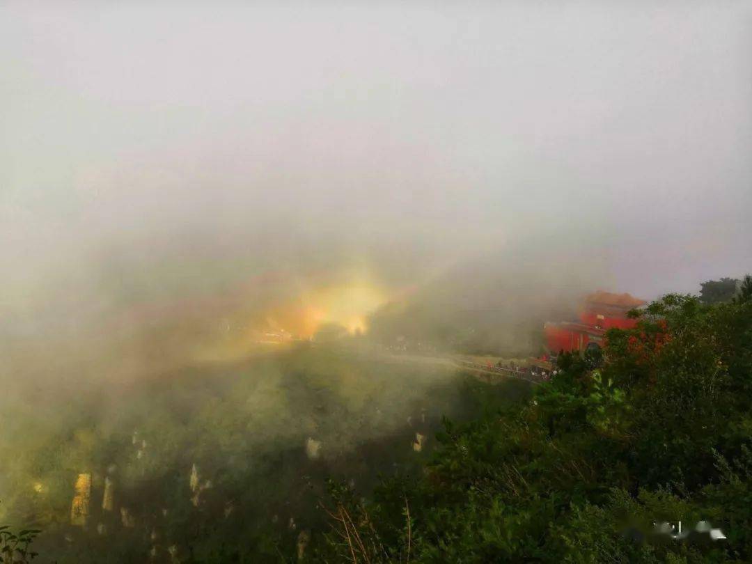 泰山惊现"泰山佛光"_手机搜狐网