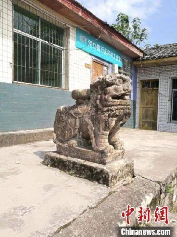 监控|四川万源一村委会3吨重百年石狮被盗：嫌疑人被抓获