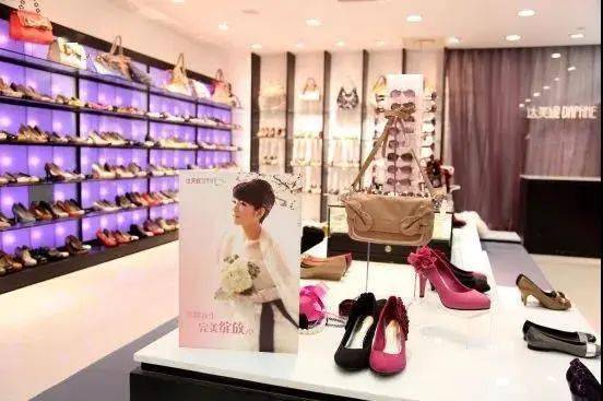 牌子|再见了，达芙妮！东莞80、90后追过的牌子，正在逐渐消失……