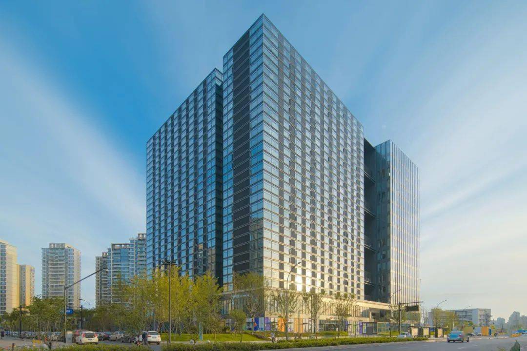 项目|【滚叔街拍】炎夏的炙热渐退，短裙的魅力依旧