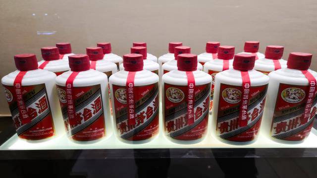 飞天|飞天酒涨价预期被炒，茅台盘中股价首度突破1800元