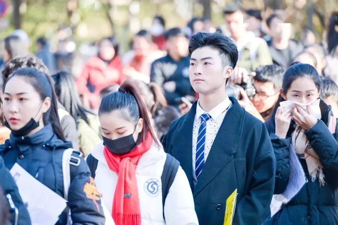 燕妮|播音主持艺考生最全穿搭推荐,艺考你穿对了吗?