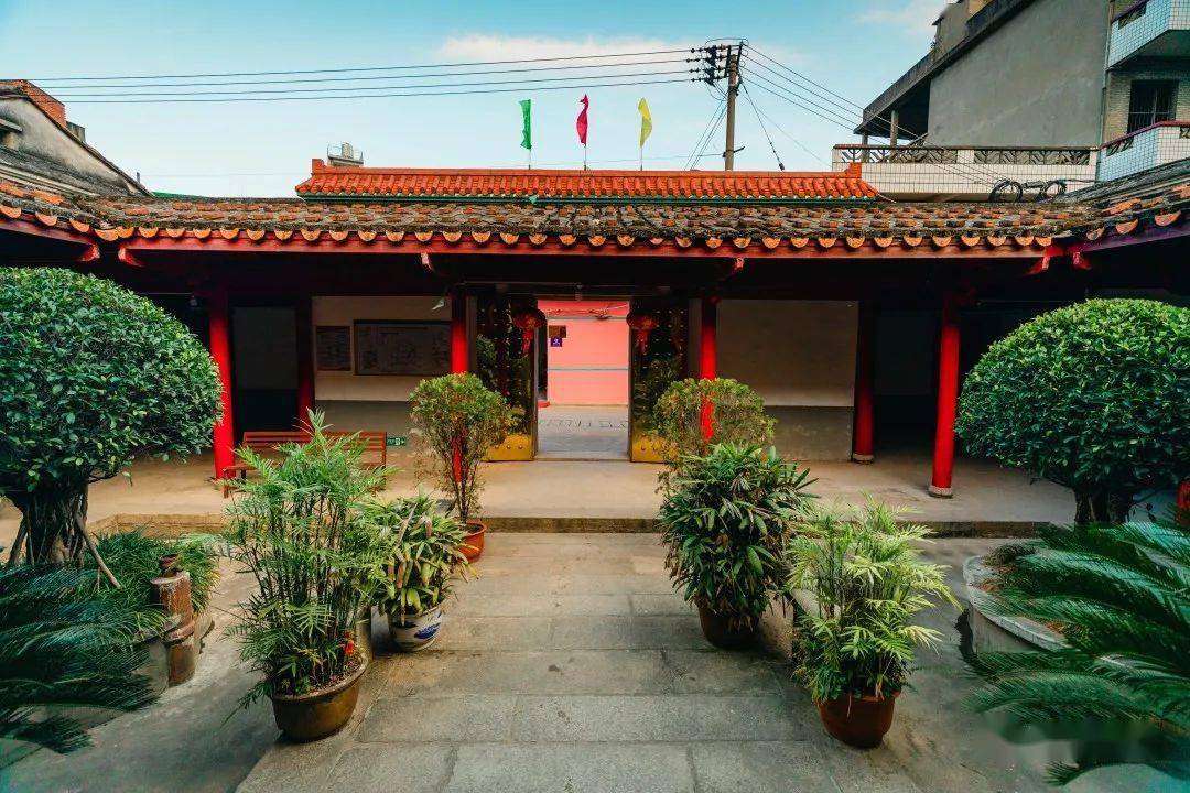 背靠莲花山坐落在鹤上镇沙京上李村李骐祠建于明初十岁即能通读《孝经