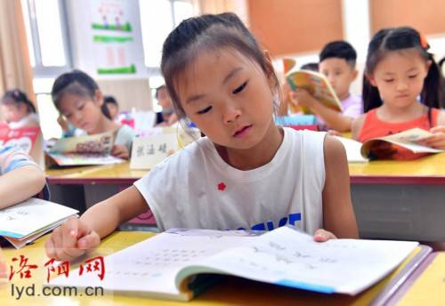 年级|“我是小学生啦”！今日，一年级萌娃入学初体验