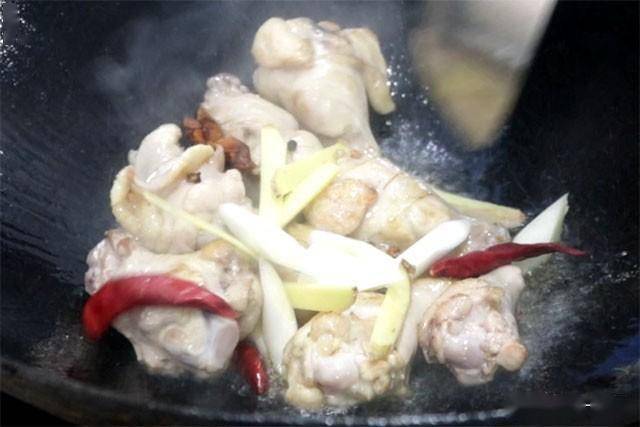 怎样腌制鸡翅根最好吃 e75299aee3f84aee965c2e225b77092d.jpeg