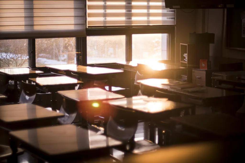 悠悠|那些深夜发的朋友圈，为什么又删掉了？