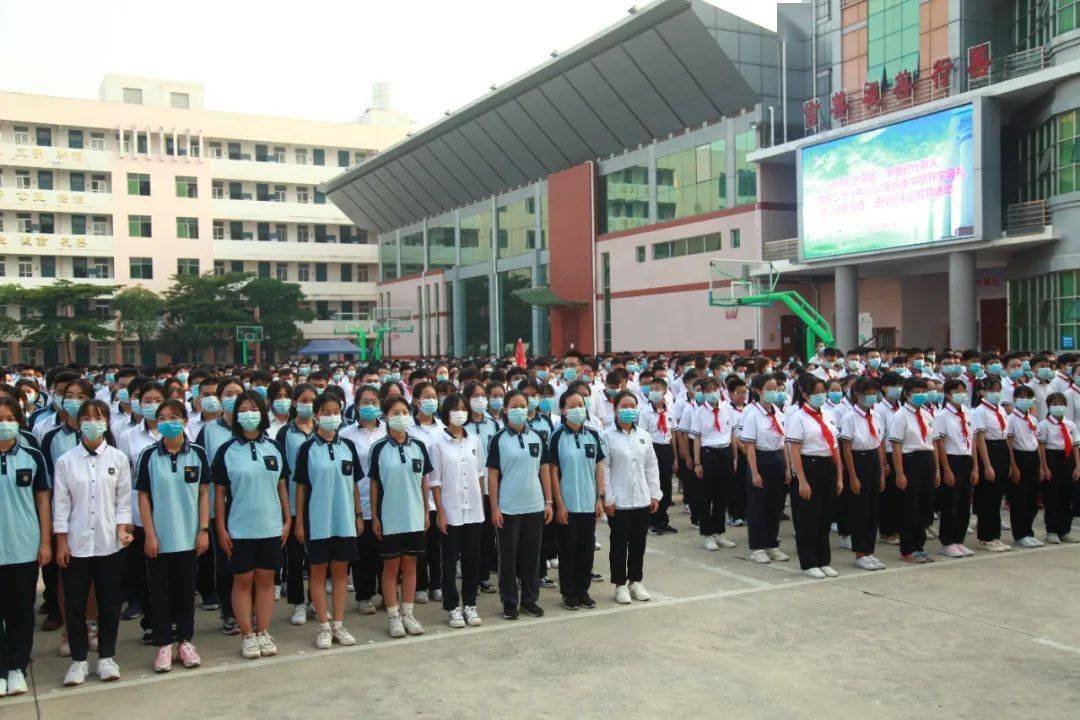 南宁二十八中举行2020年秋季学期开学典礼暨《红色传奇》进校园主题