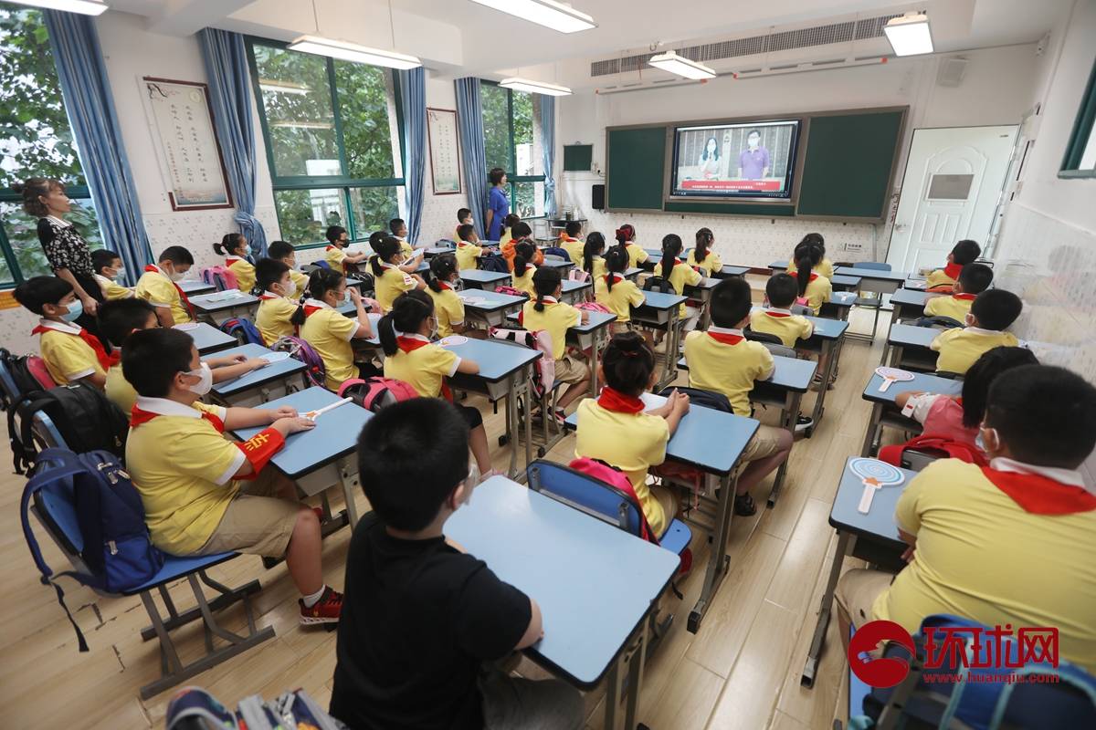 中小学|今天，武汉市2842所中小学幼儿园的139.9万学生全面开学