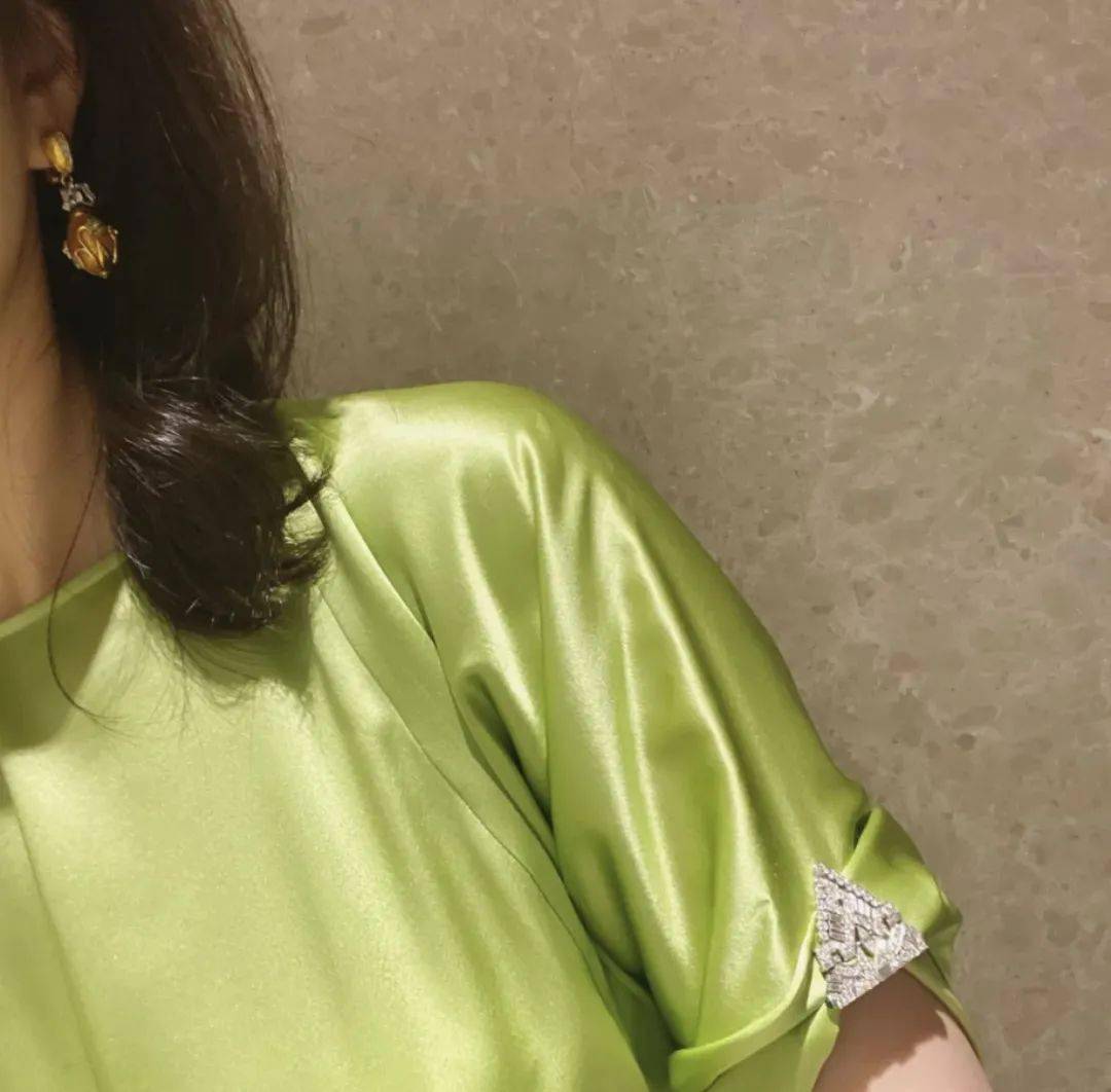 杜华|为什么霍汶希一出现，杜华女士就成了“华华子”？