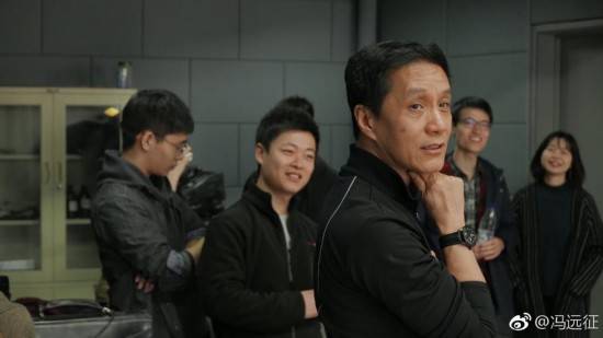 表演|冯远征：把自己逼到墙角 才能塑造不同的角色