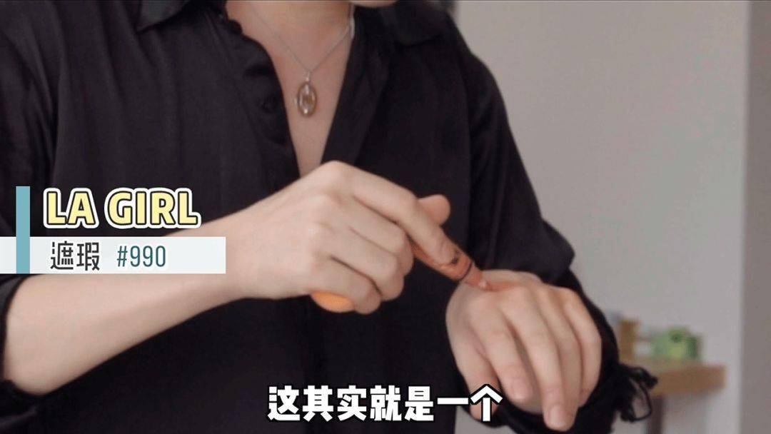 按摩|剪烂3w块衣服，差点按歪我的玻尿酸…万茜化妆师绝了！
