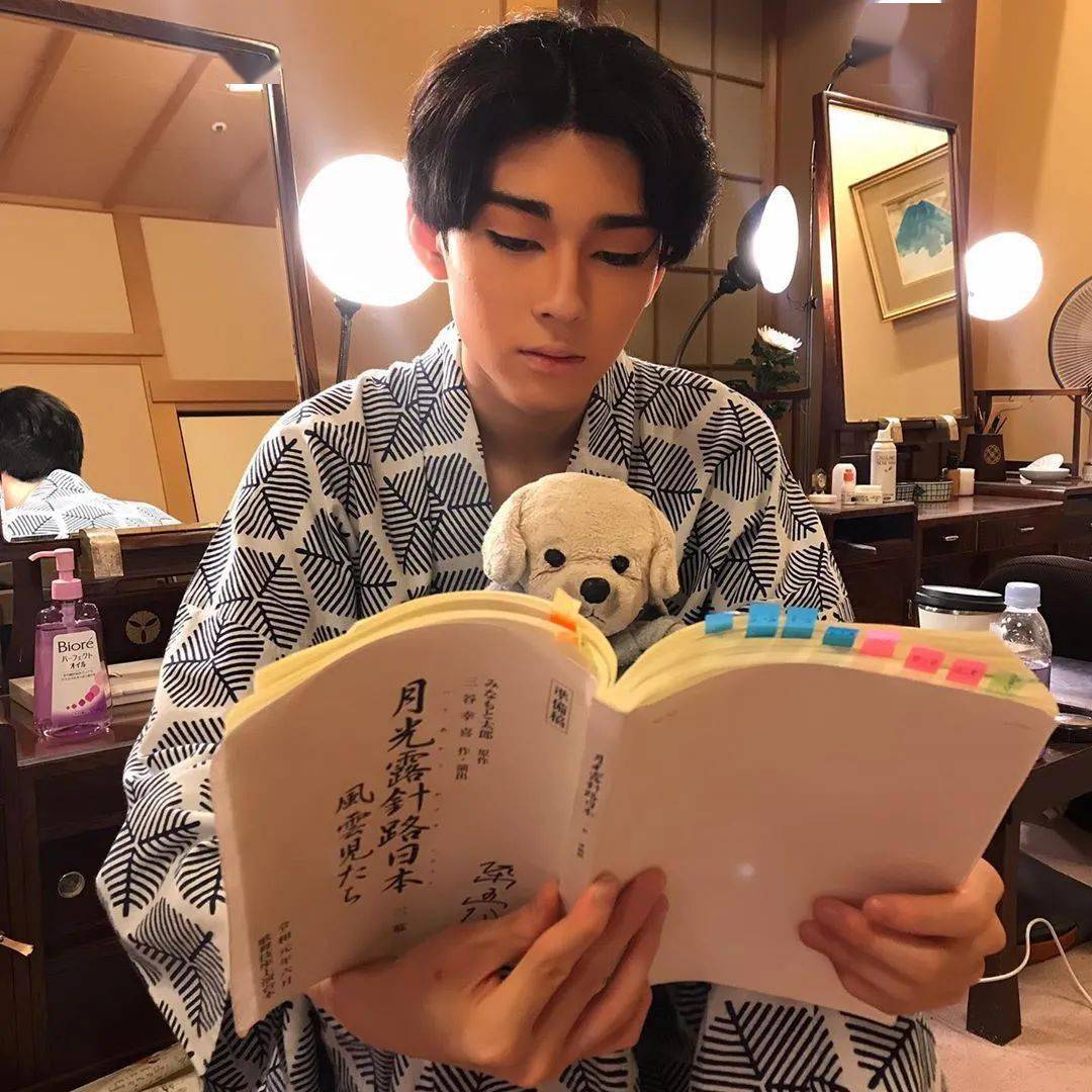 via|出生前就安排好秀场座位的潮二代,他们能不能青出于蓝?