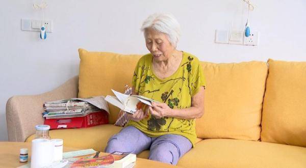 美卿|“抠门”教师退休20多年 捐出上百万积蓄支持教育