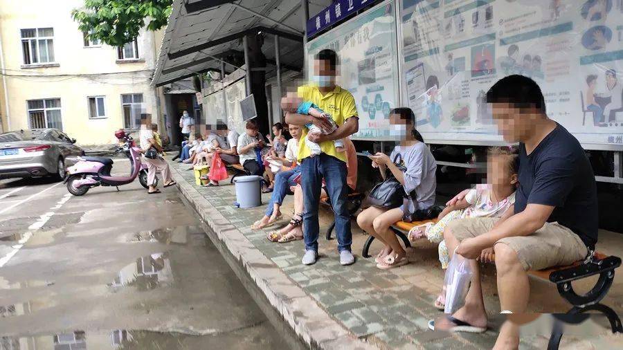 孩子|日日几百号人打预防针，才几个注射台······横县友报料：这么大一个镇